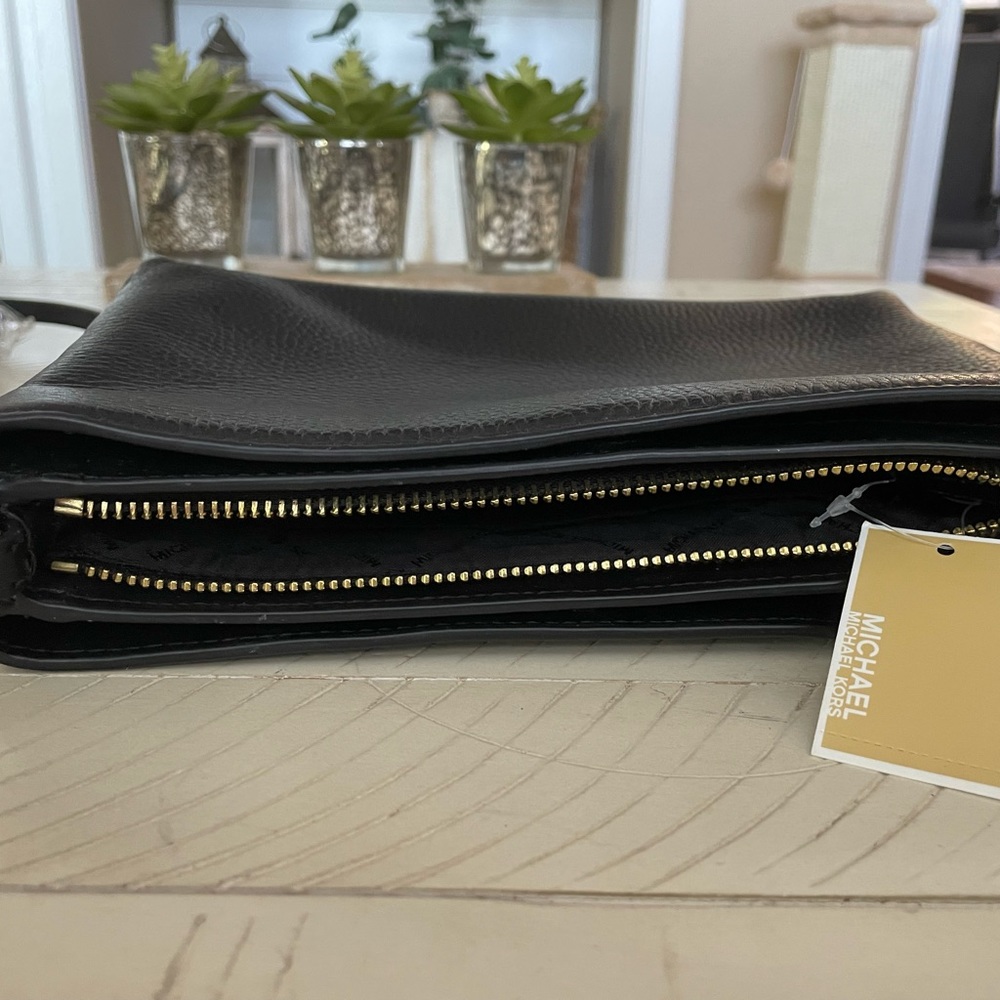 Nwt Michael Kors black gold leather Trisha medium crossbody 3 compartment zip - Picture 8 of 11